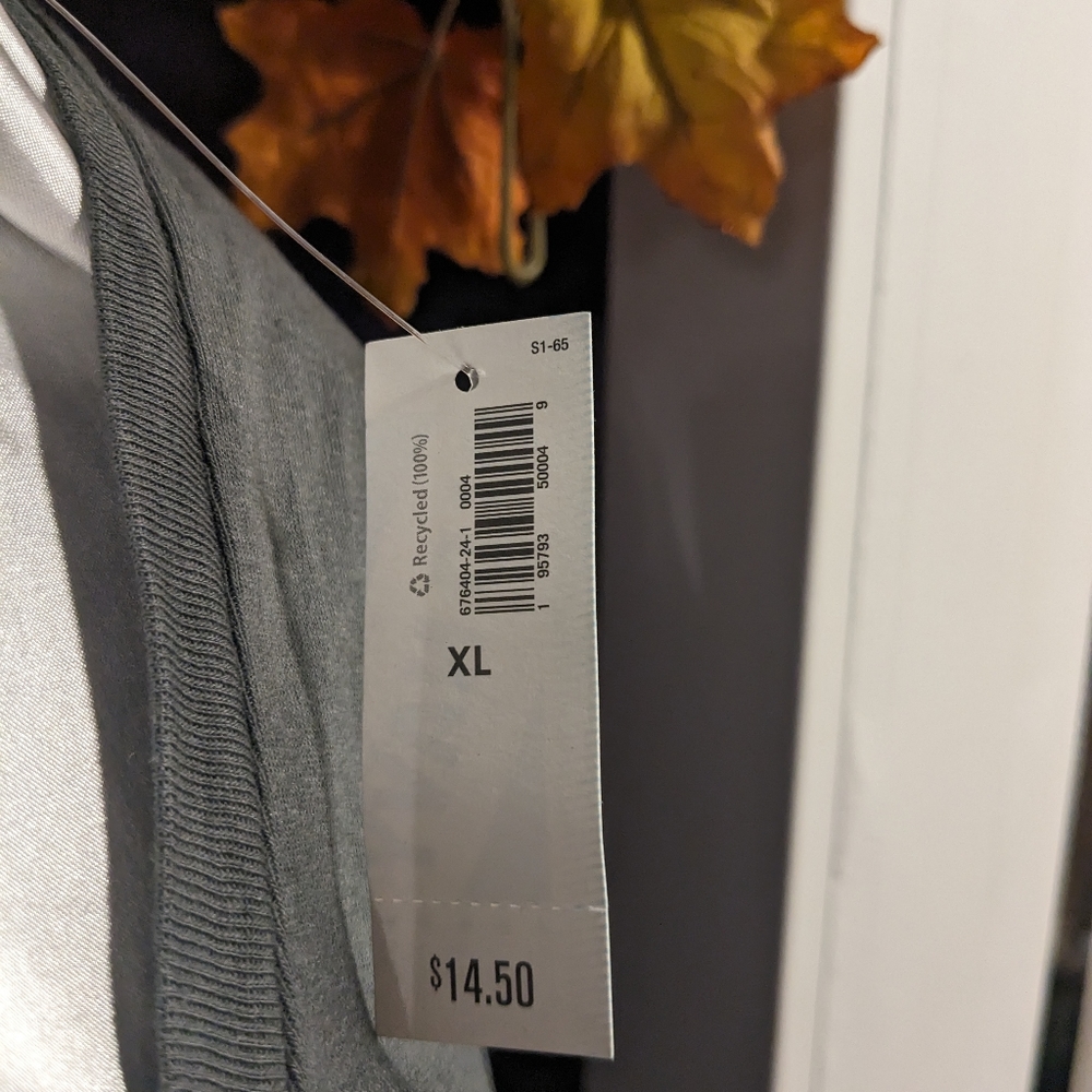 Old Navy scoop neck t-shirt - Picture 3 of 3